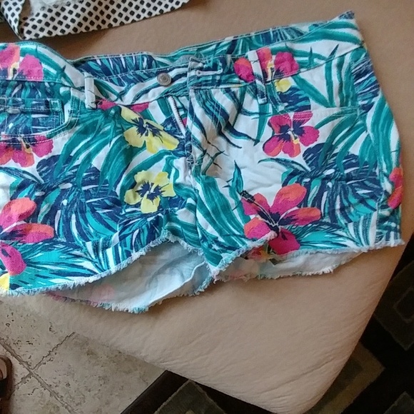 Shorts size 4 - Picture 3 of 3